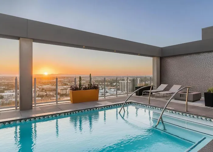 Boulevard Luxe Downtown Pool Gym & Garage