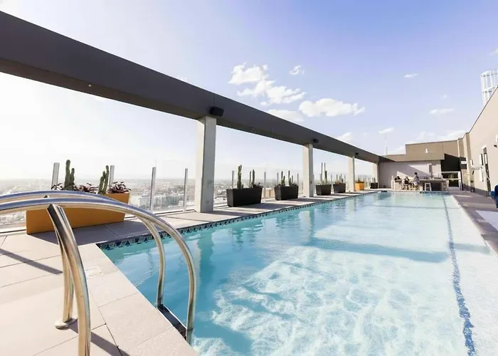 Boulevard Luxe Downtown Pool Gym & Garage *